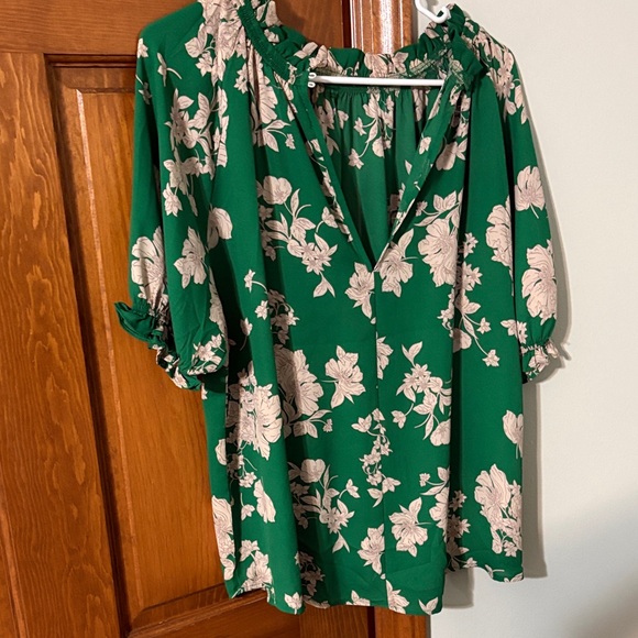 Floral Green Women's Top - Picture 1 of 9